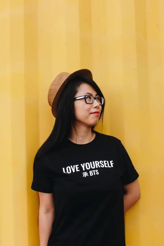Футболка Skuggnas с надписью Love yourself модная женская футболка коротким рукавом K pop