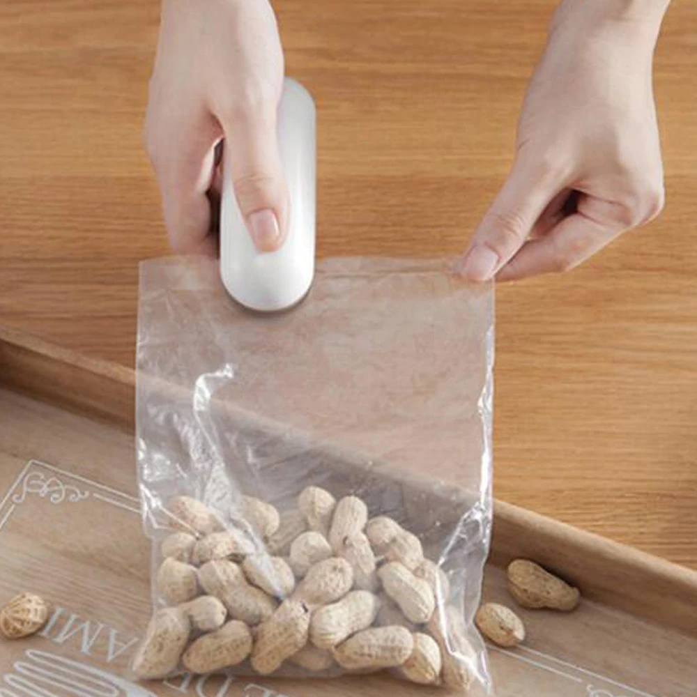 kitchen tools sealing machine Household Portable Sealer Mini Hand Press Zero Food Bag Sealer sealing machine Kitchen accessories (7)