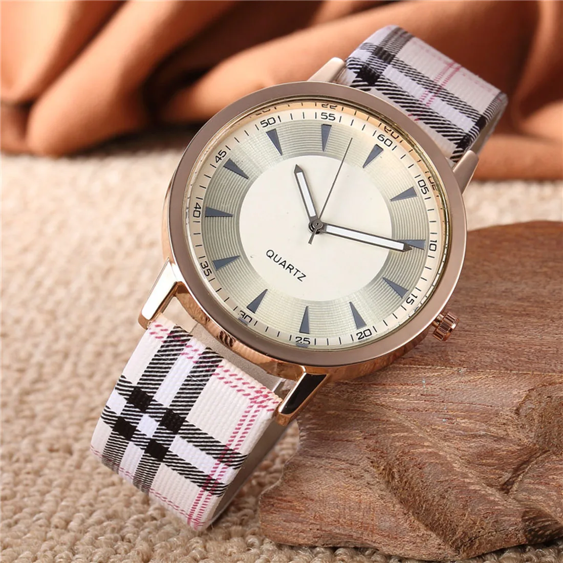 

New high quality Fashion Casual Top Brand Luxury Charming checkered belt watch fashion cloth lattice quartz watch ladies
