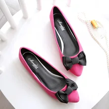 Милые лоферы с бантиком; водонепроницаемые мокасины; замшевые кожаные женские туфли на плоской подошве; легкие дышащие туфли без застежки с острым носком; большие размеры; Новинка