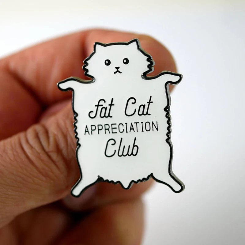 

Lazy Fat White Cat Liquid Compressed Enamel Pins Women Brooch Denim Jackets Lapel Pin Decoration Badge Fashion Jewelry Gift
