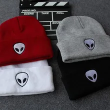 Новинка, шапка с вышивкой пришельца, Лидер продаж, модные вязаные шапки в Европейском стиле, подходят для всех, зимние шапки skullies