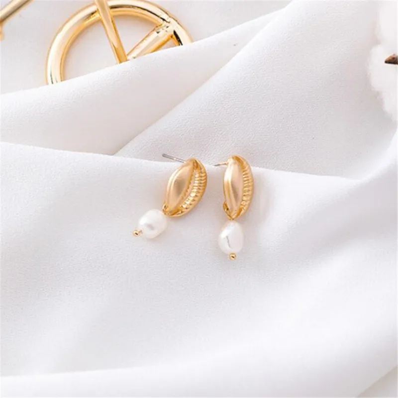 

Fashion Retro Golden Metal Shell Conch Irregular Pearl Dangle Drop Earrings Jewelry Gift for Women Girl Party 2019 New