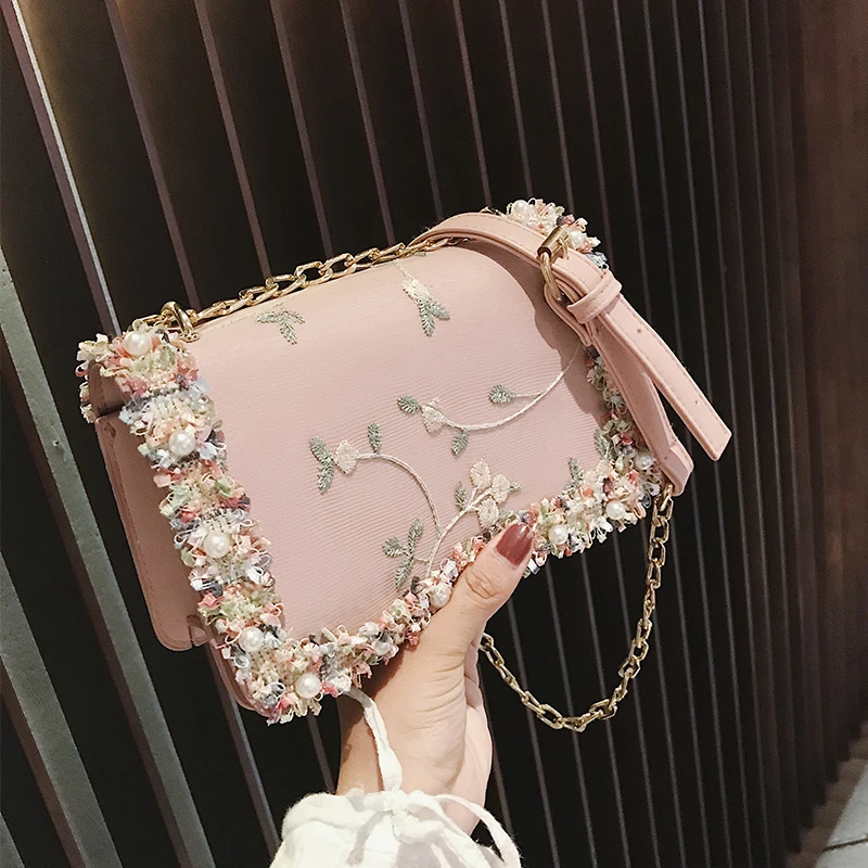 

Free shipping, 2019 new women handbags, fashion chain messenger bags, leisure Korean version shoulder bag, trend petal woman bag