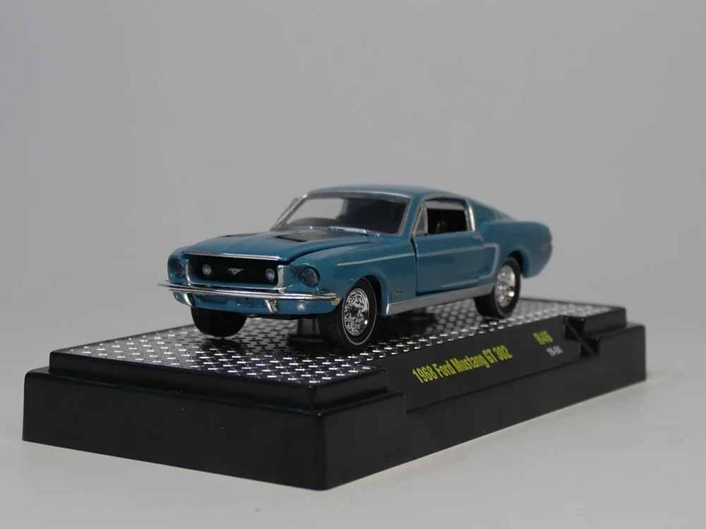 Maisto 1:24 Scale Alloy Model Toy Gifts of 1970 Ford Mustang BOSS 302 Muscle Car