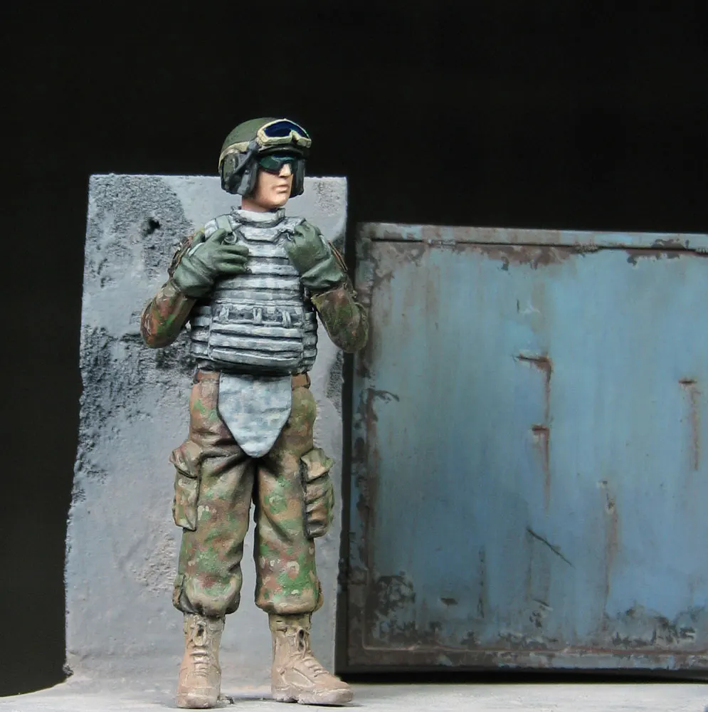

1/35 Scale Unpainted Resin Figure US in Iraq (not contain base)