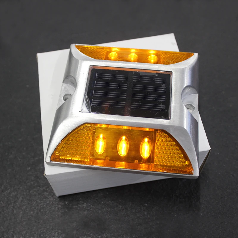 2X Светодиодный дорожный отражатель на солнечных батареях Янтарный дорожный мигающий свет в одной упаковке