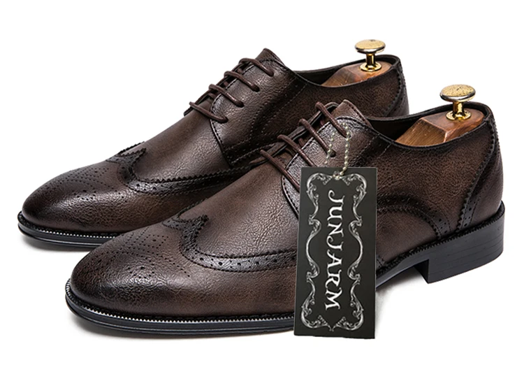 JUNJARM/ г.; модная брендовая мужская обувь в деловом стиле; обувь с перфорацией типа «броги» для свадебной вечеринки; кожаные оксфорды с круглым носком в стиле ретро; Цвет черный, коричневый