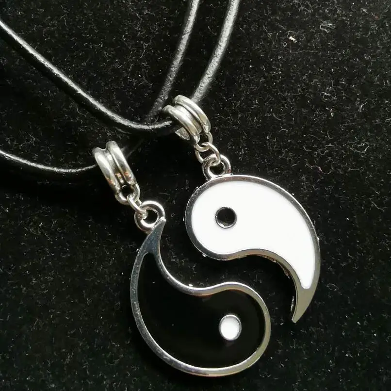 

Gossip Tai Chi Yin Yang Necklaces For Women Leather 2 Pendants Share White Black Friendship Couple Christmas Gifts