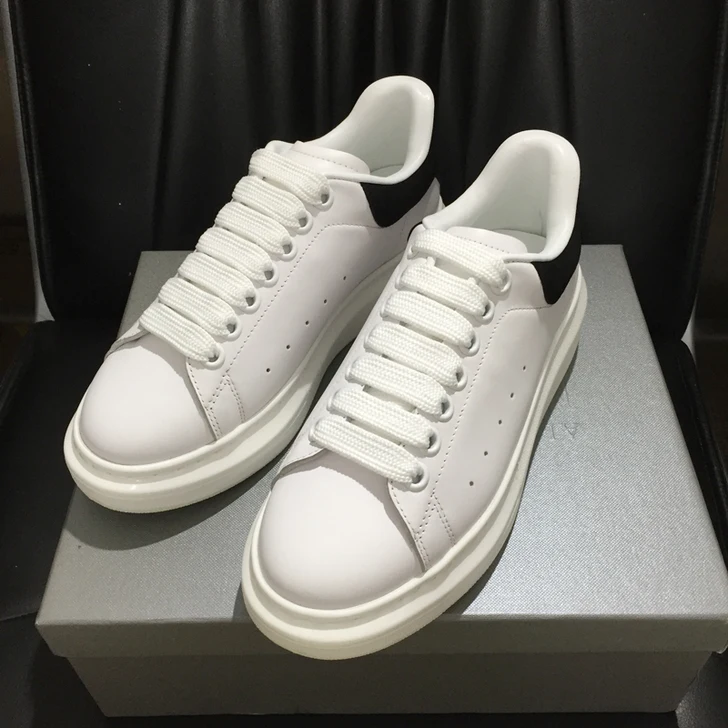 

2018 Hot Shoes Woman Spring Autumn Leather Woman Casual Flats Lace Up Flats Designer Couple Shoes Lovers Shoes Cozy Flats Tide