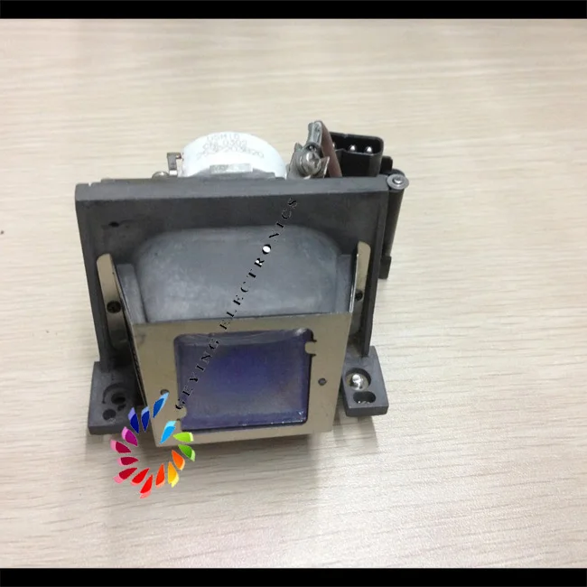 

Free Shipping VLT-XD206LP / NSH200W Original Projector Lamp Module For Mit subishi SD105U / SD206U / XD206U