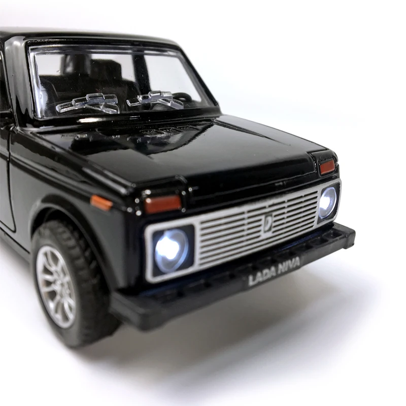  Alloy Diecast Car 1:28 Scale Lada Niva 1:32 Scale Priora/2106 Model Vehicle Collectible Toy Pull Ba