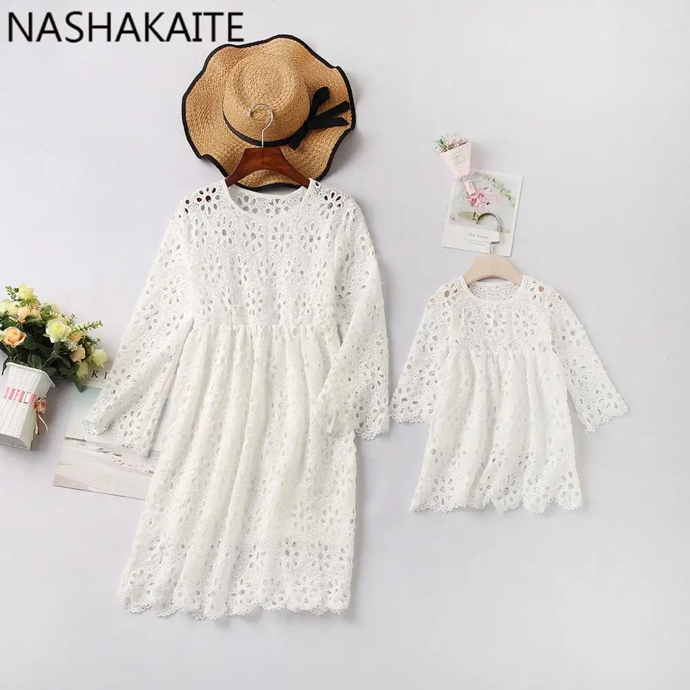 Платья для мамы и дочки NASHAKAITE Осеннее кружевное мини платье с рюшами рукавом три