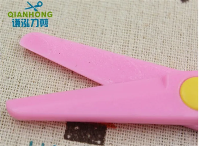 1300 шт. DIY Kawaii Мультфильм Пластик безопасный Ножницы для Бумага Скрапбукинг подарок для детей корейский канцелярские