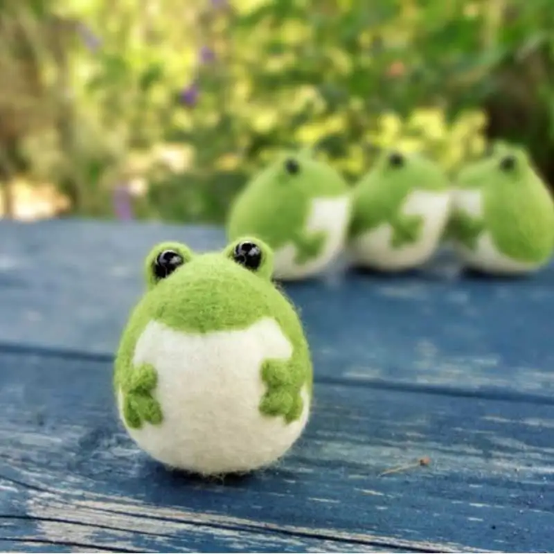 Non-Finished Felt kit Lovely Frog Animal Wool Needle Felt Toy Doll Wool Felting Poked Kit DIY Handcarft Decoration Package