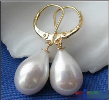 

A 16MM WHITE DRIP FRESHWATER CULTURED PEARL DANGLE EARRING