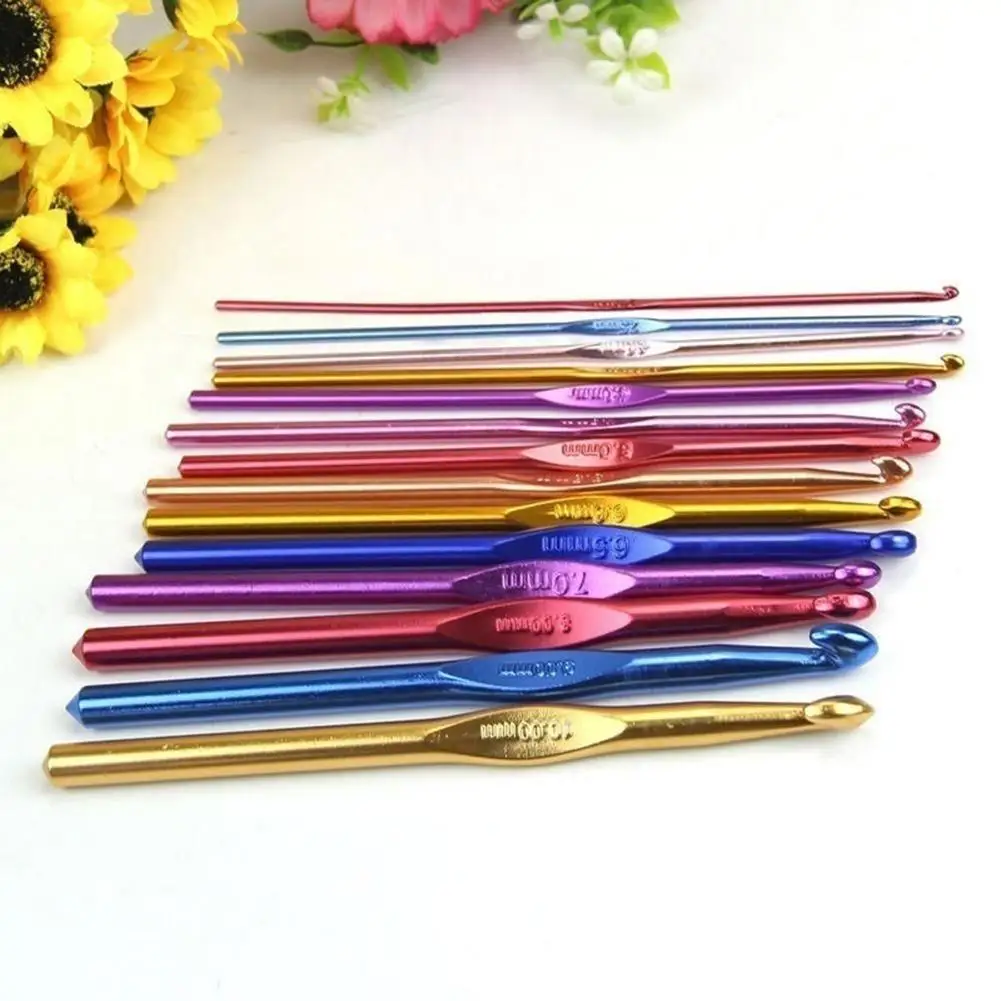 

40# 8Pcs 2-5.5mm Different Size Colored Aluminum Crochet Hooks Needles Set Tools Knitting Crochet Needle