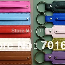 Цена 100 шт. Разноцветные искусственная кожа брелок с небольшой ремень может через 8 мм слайд подвески и буквы