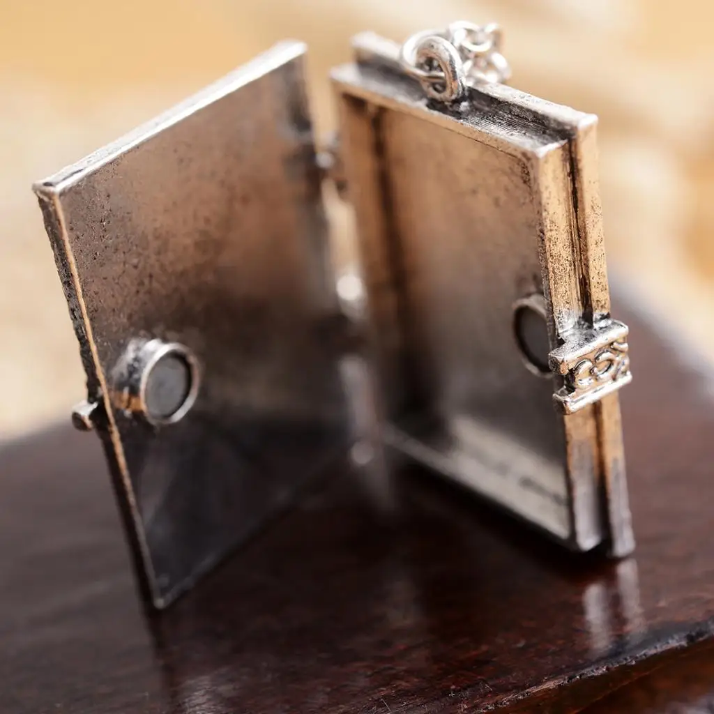 Retro Gothic Openable Square Pendant Photo Frame Box Locket Necklace Jewelry