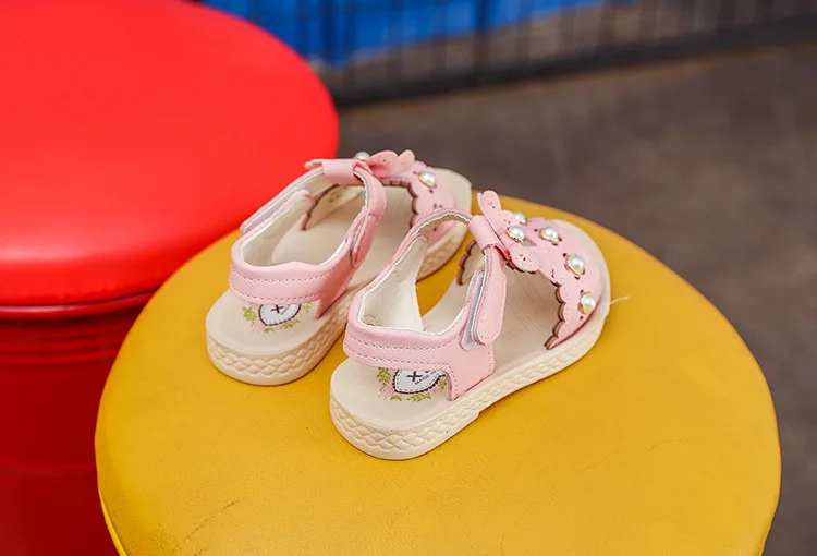 Летние Новые детские сандалии девушки лук инкрустированные жемчужное открытым принцессы сандалии и тапочки