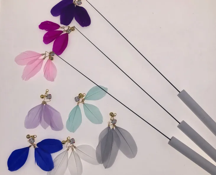 mixed colors Usd3.8/pc котенок питомец игрушка, головоломка Удочка палочки перо с колокольчиком кошка лицо 10 шт./партия - Цвет: mixed colors