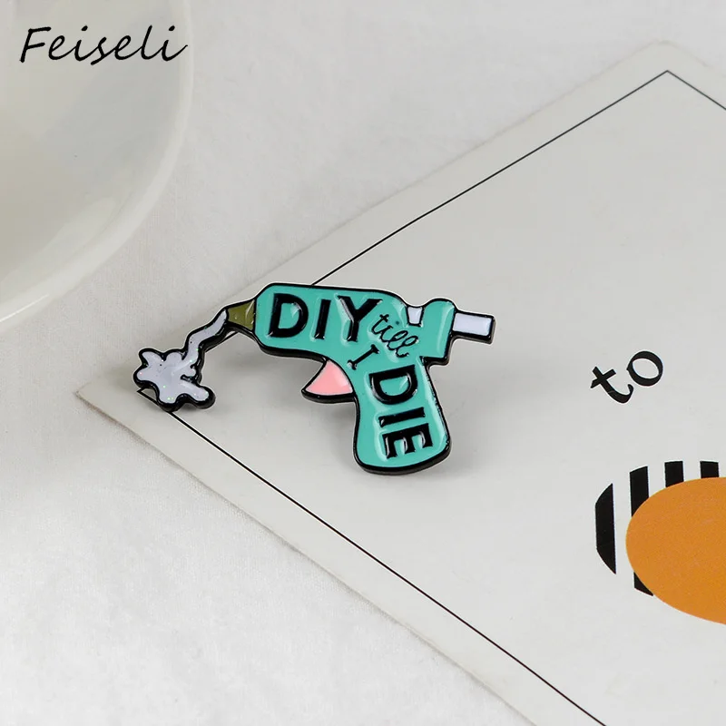 

Feiseli Colorful Enamel Cartoon Spray Gun Brooch Cute Metal Collar Pins Kids School Bag Decor Metal Badge Fashion Jewelry