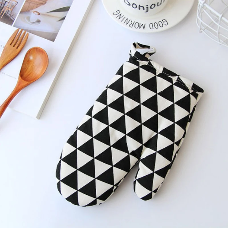 1Pcs Cotton Kitchen font b Glove b font Heatproof Mitten Cooking Microwave Oven Insulated Non slip