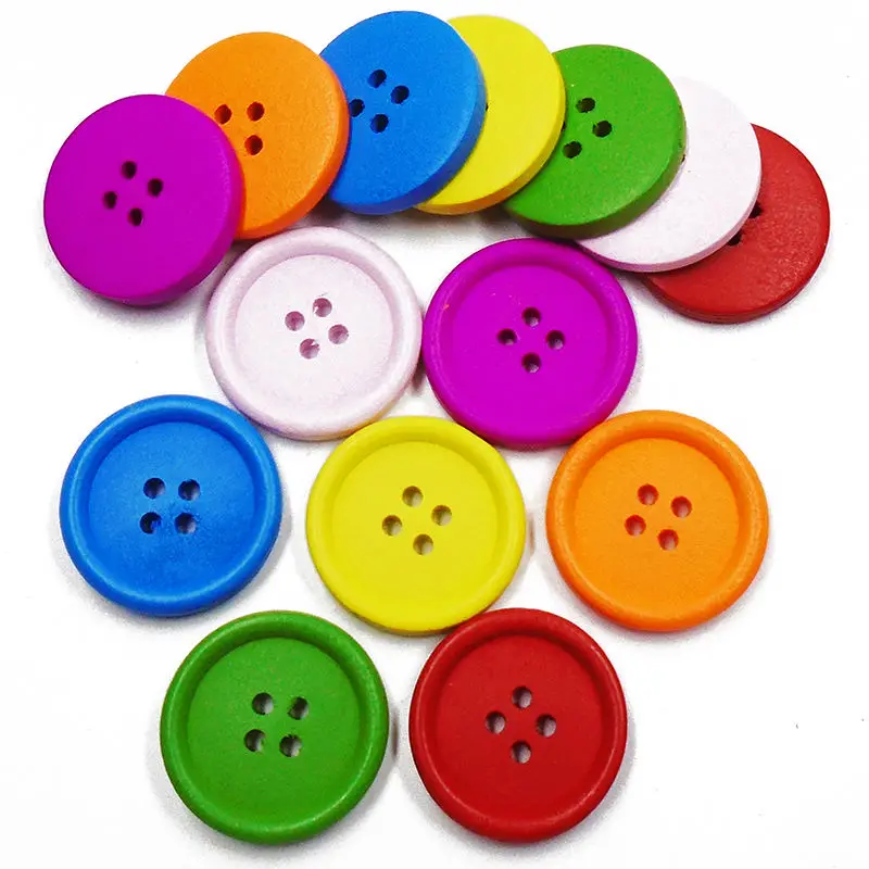 четыре пуговицы. четыре пуговицы. круглая пуговица. пуговицы пластиковые. цветные пуговицы для детей.