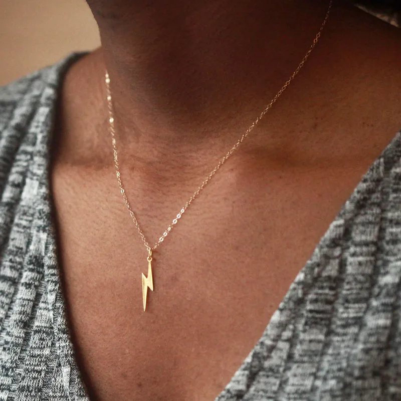 

Simple Creative Metal Lightning Pendant Necklaces for Women Elegant Vintage Gold Chain Clavicle Necklace Jewelry Gift YN391