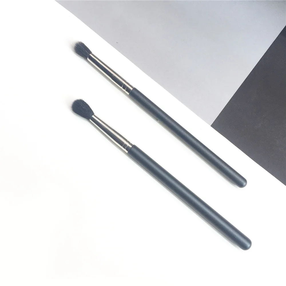 MAC TAPERED BLENDING BRUSH _ 1