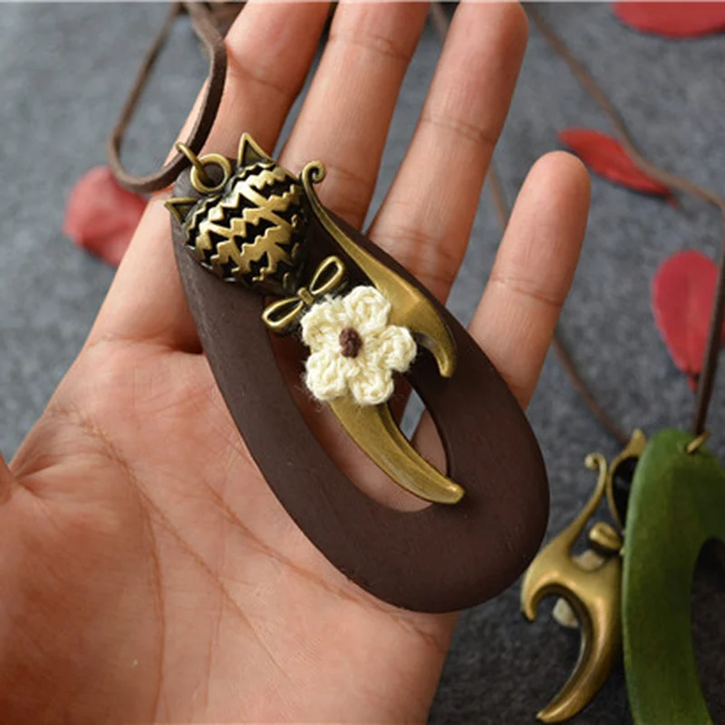 

Korean Girl Retro Craft Ornaments Red Wooden Beads Oval Wood Cat Flower Pendant Sweater Necklace for Fashion Women Accessories