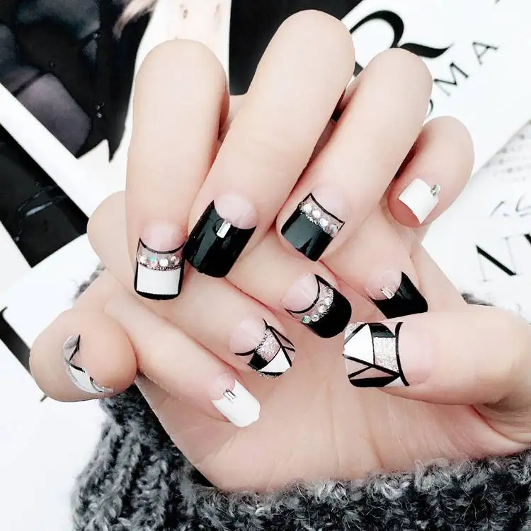 

24Pcs Black White Color Geometry Line Fake Nail Press on Nail Rhinestone Square Artificial Nail Tips