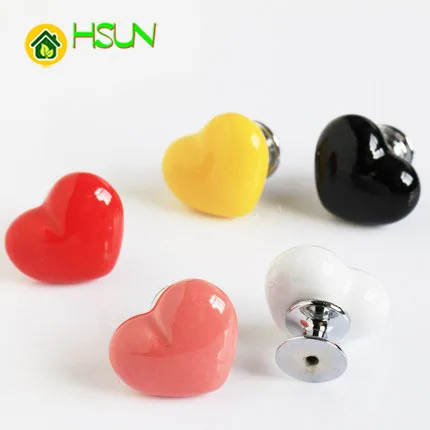 2 قطعة جميلة قلب ملون على شكل السيراميك مقبض الأوروبية الريفية لخزانة ملابس بأدراج مجلس الوزراء الباب الأطفال الزواج غرفة القلب مقبض
