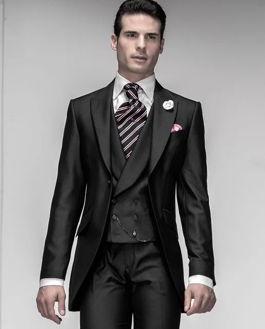 Gray-Three-Pieces-Groom-Suit-Custom-Made-Tuxedos-For-Men-Groomsman-Bridegroom-Wedding-Best-Man-Suits.jpg_640x640 (2)