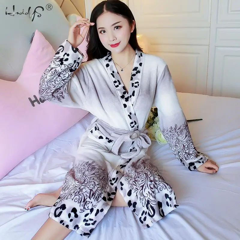 Flannel Bathrobes Women's Cartoon Lovely Thicken Warm Nightgowns Winter Bath robe Women Pajamas Bath Robe Sleepwear