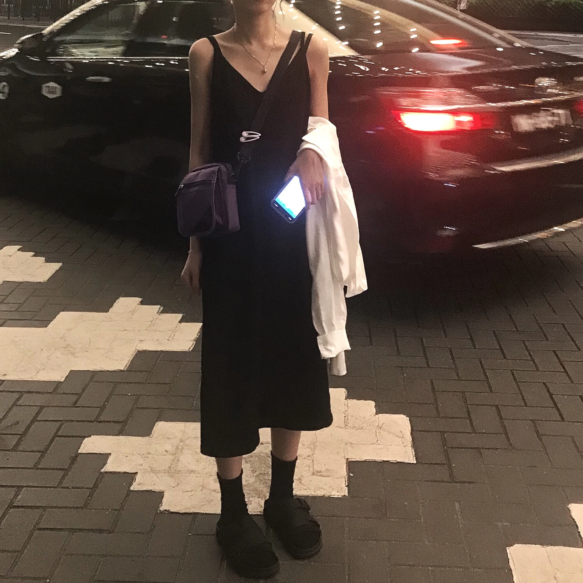

Hong Kong Wind Loose Medium-long Sleeveless V-collar Pure Colour Open-forked Dresses With Suspended Vest Inside