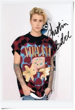 

signed Justin Bieber autographed original photo 7 inches freeshipping 08201701