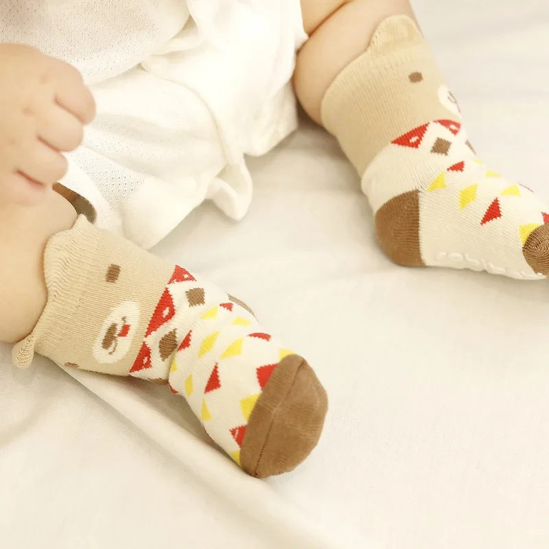 Носки для малышей с героями мультфильмов; хлопковые носки для новорожденных мальчиков и девочек; милые Нескользящие носки для малышей; одежда для детей; аксессуары - Цвет: bear