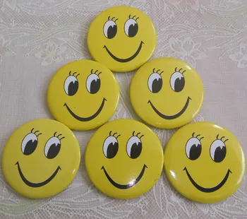 

100pcs/lot Smile Face Badges Pin On Button Broochs Smiley Face Icons Smile Open Eyes Fun Badge Smiling Kids Gift Cute Waiter
