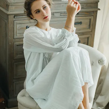

RenYvtil European Medieval Nightdress Female Summer Vintage Palace Lace PrincessRoyal Nightgown Women Losse Sleepdress Arab