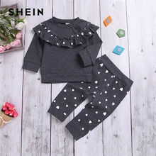 SHEIN Kiddie/серая трикотажная толстовка с оборками для маленьких девочек и штаны с узором в виде сердца комплект одежды для девочек, повседневный костюм с длинными рукавами для девочек