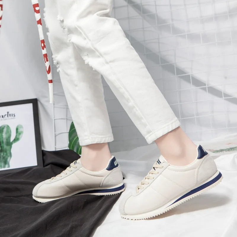 

2018 autumn new fashion simple flat shoes women trend comfortable breathable non-slip casual hiking shoes.