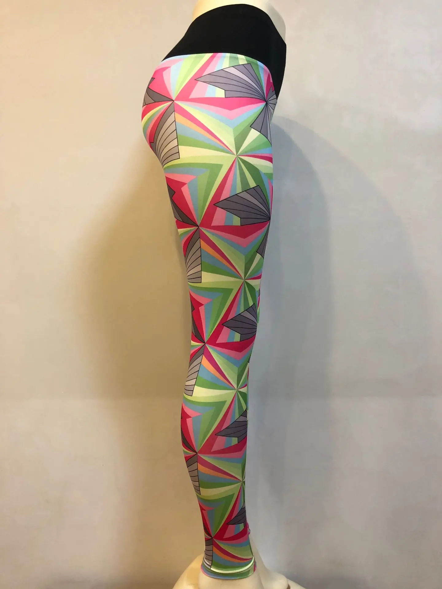 Прямая доставка 2018 Новый Для женщин трикотажные плиссированные ткань леггинсы сексуальный пуш-ап хип спортивные Леггинсы эластичные