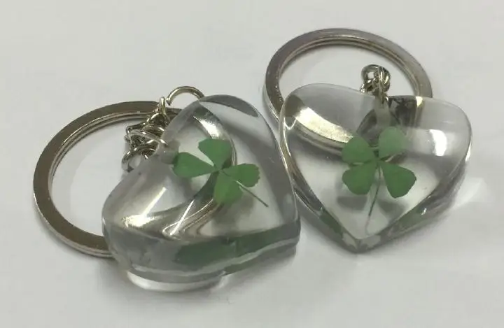 

FREE SHIPPING 30 Keychain Chinese Natural Four Leaf Clover Pressed Heart Shamrock