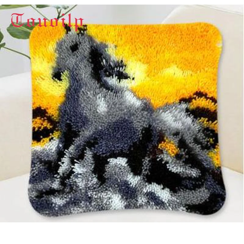 

Pillow "do it yourself" method of needlework kit latch hook cartoon Animal horse rug kit Unfinshed / embroidered carpet pattern
