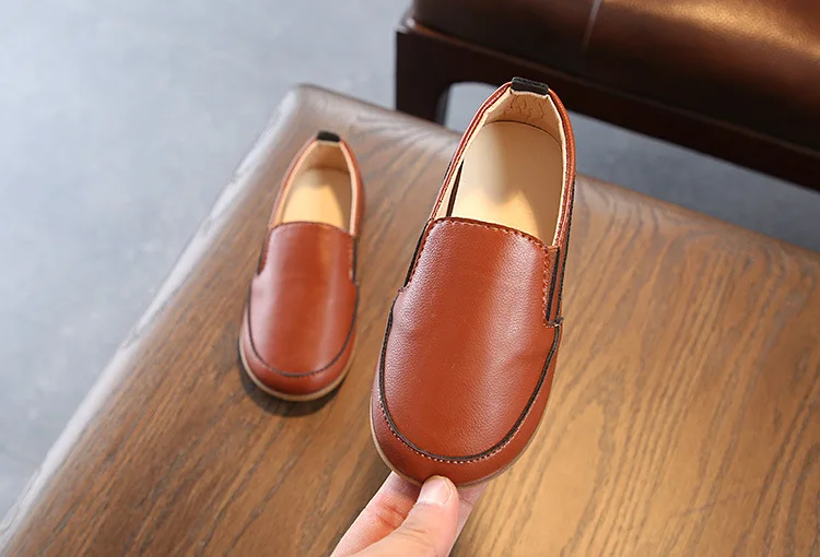 Новая Осенняя повседневная кожаная обувь для мальчиков; детская однотонная обувь в горошек с мягкой подошвой; модная детская обувь