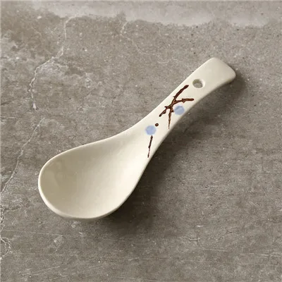 Японская ручная роспись сливы Керамическая ложка Снежинка Глазурованный фарфор суп ложка цветочный кофе молоко ложка для перемешивания посуда - Цвет: Blue