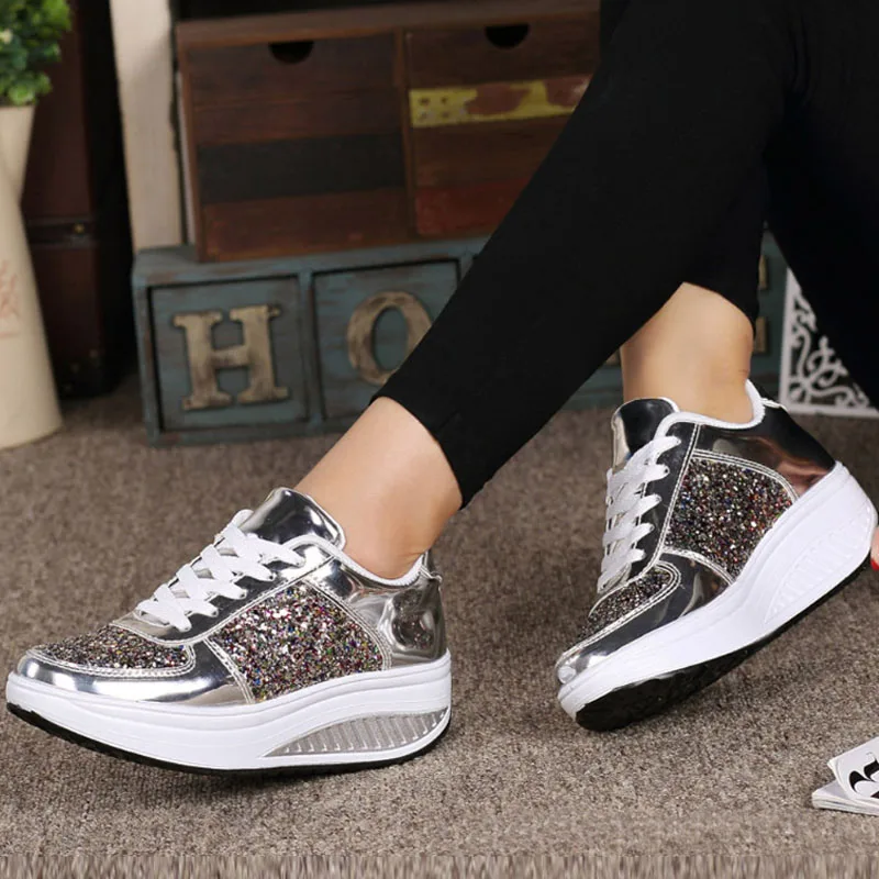 Beste VTOTA 2018 Sneakers Schoenen Vrouwen Lederen Ster Pailletten Vrouwen Casual Trainers Gemengde Kleur Gouden Slip Op Midden Hak Zapatos Mujer