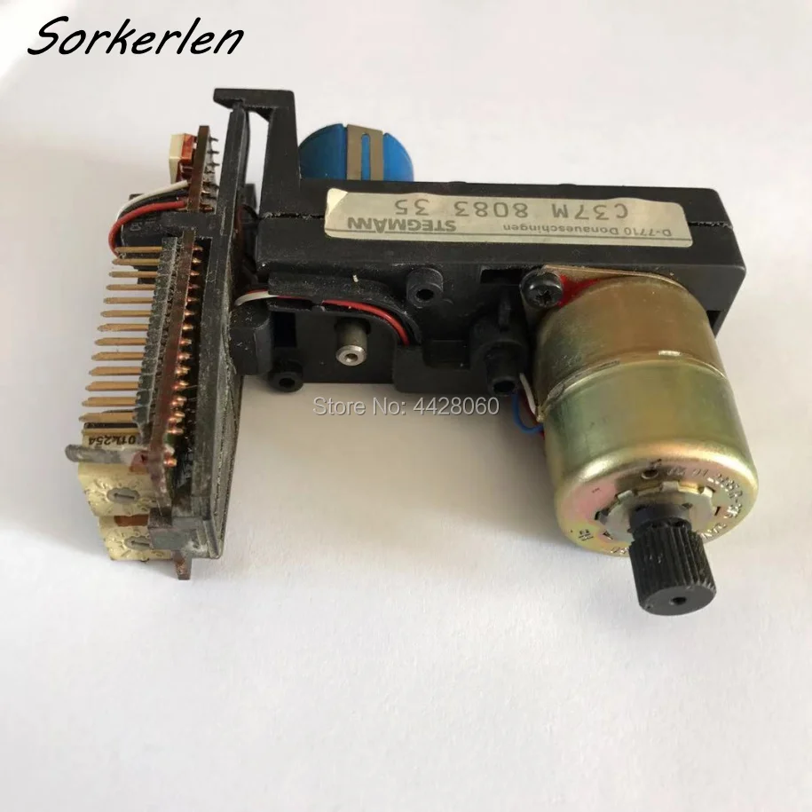 C37M808335 (2)