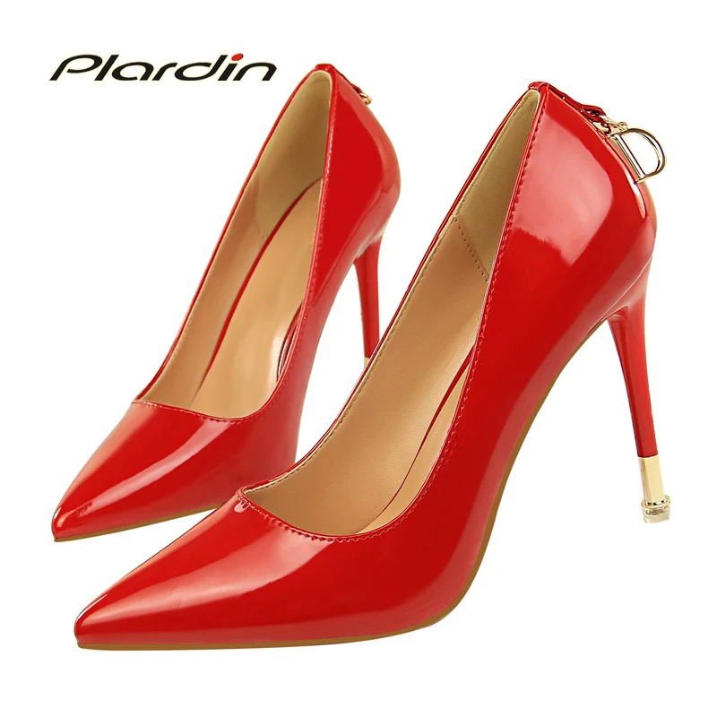 

Plardin New Korean Version Of The Simple Thin With High Patent Leather Shallow Mouth Sharp Metallic D-button Sexy Thin Shoes
